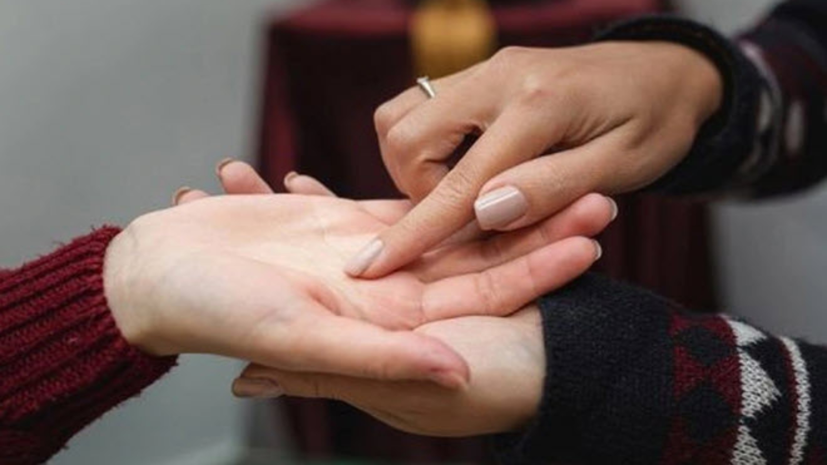 xem chỉ tay nữ giới tay nào