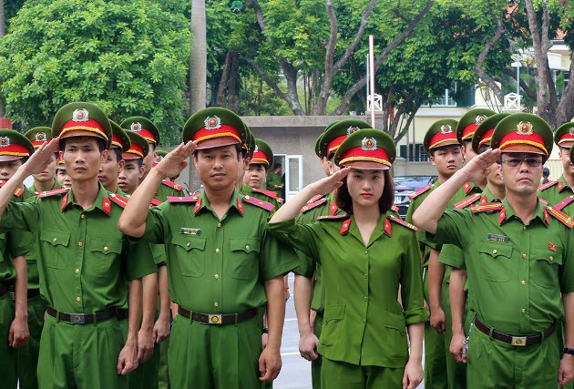 nằm mơ thấy công an