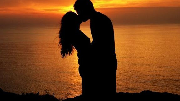 nằm mơ thấy người khác hôn má mình